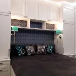 Apartment Old England