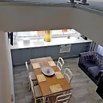Old England Apartment *